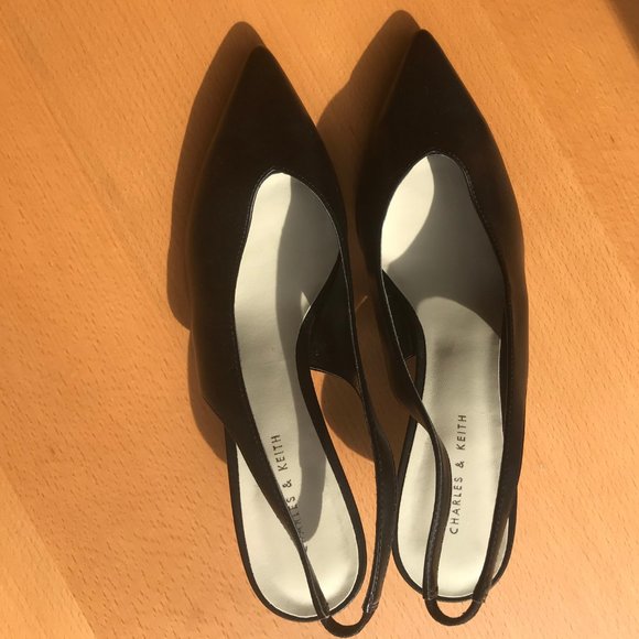 Charles & Keith Black Size 8 (EU 38) Black Pointy - Picture 7 of 7